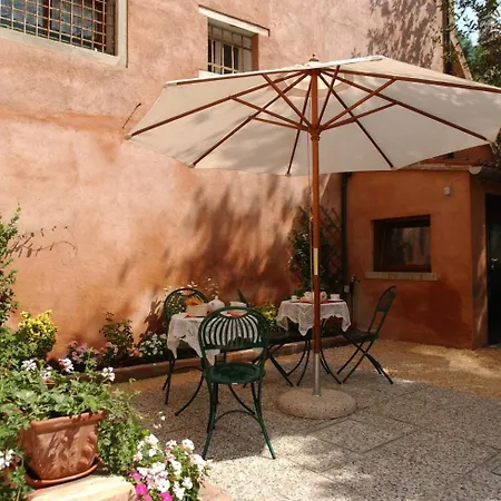 לינה וארוחת בוקר Casa Mimma 2*